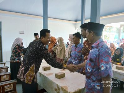PENGUKUHAN DAN PELANTIKAN TIM PEMBINA POSYANDU DESA AYAMPUTIH